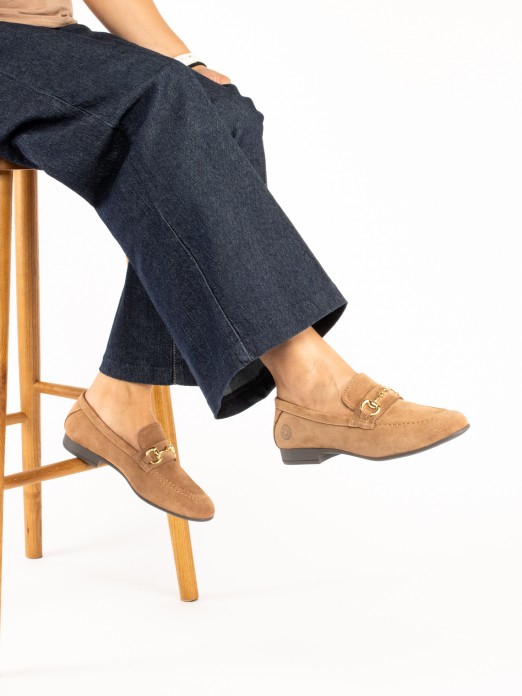Mocassim em Camurça com Detalhe Dourado Mocassim em Camurça com Detalhe Dourado
