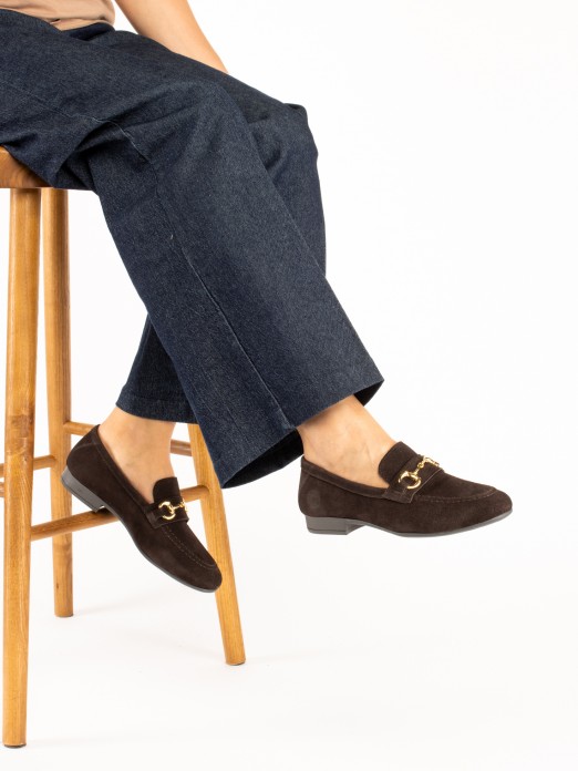 Mocassim em Camurça com Detalhe Dourado Mocassim em Camurça com Detalhe Dourado