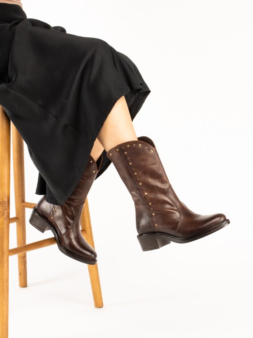 Bota em Pele com Tachas Bota em Pele com Tachas