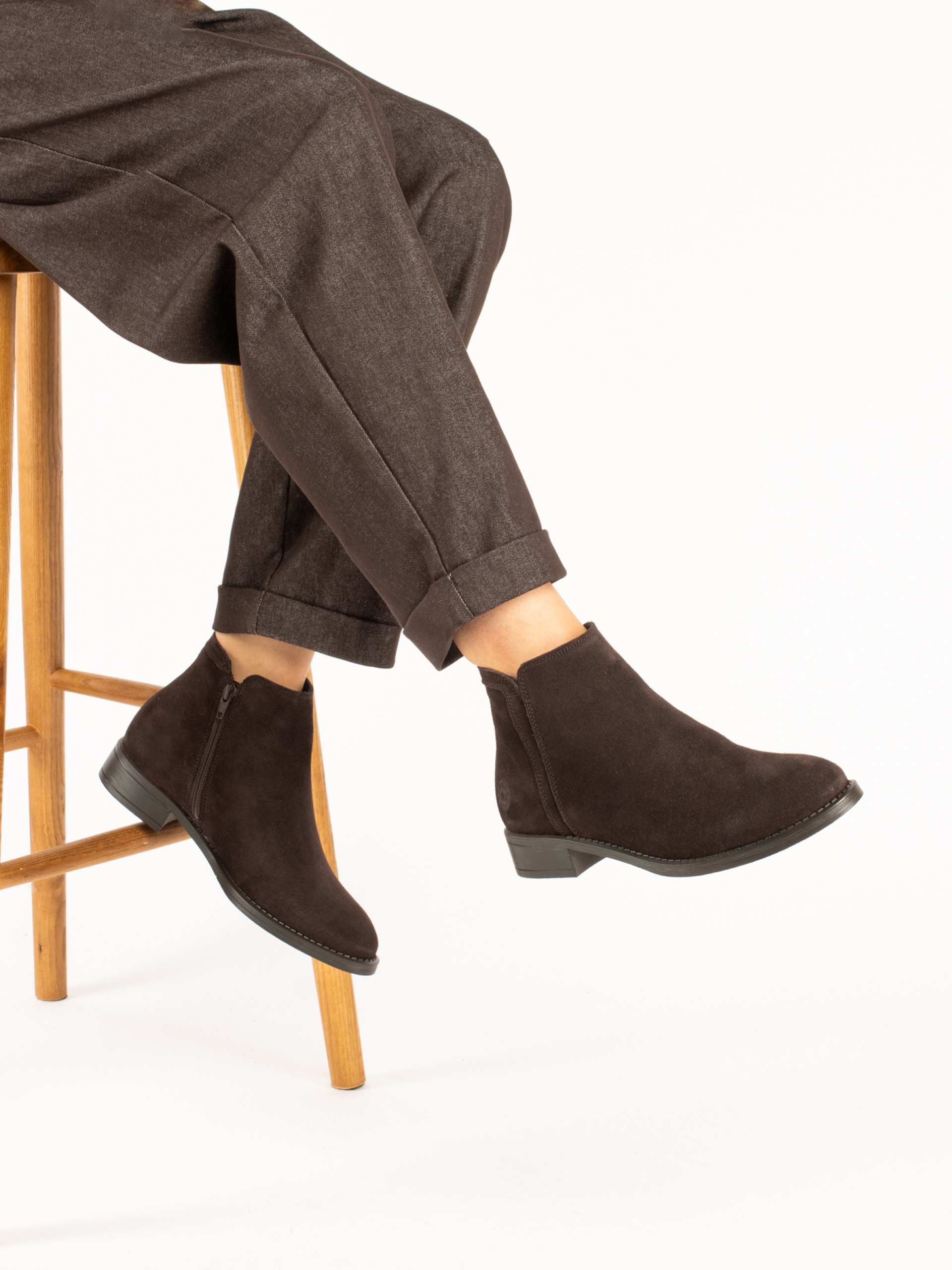 Flat suede ankle boot
