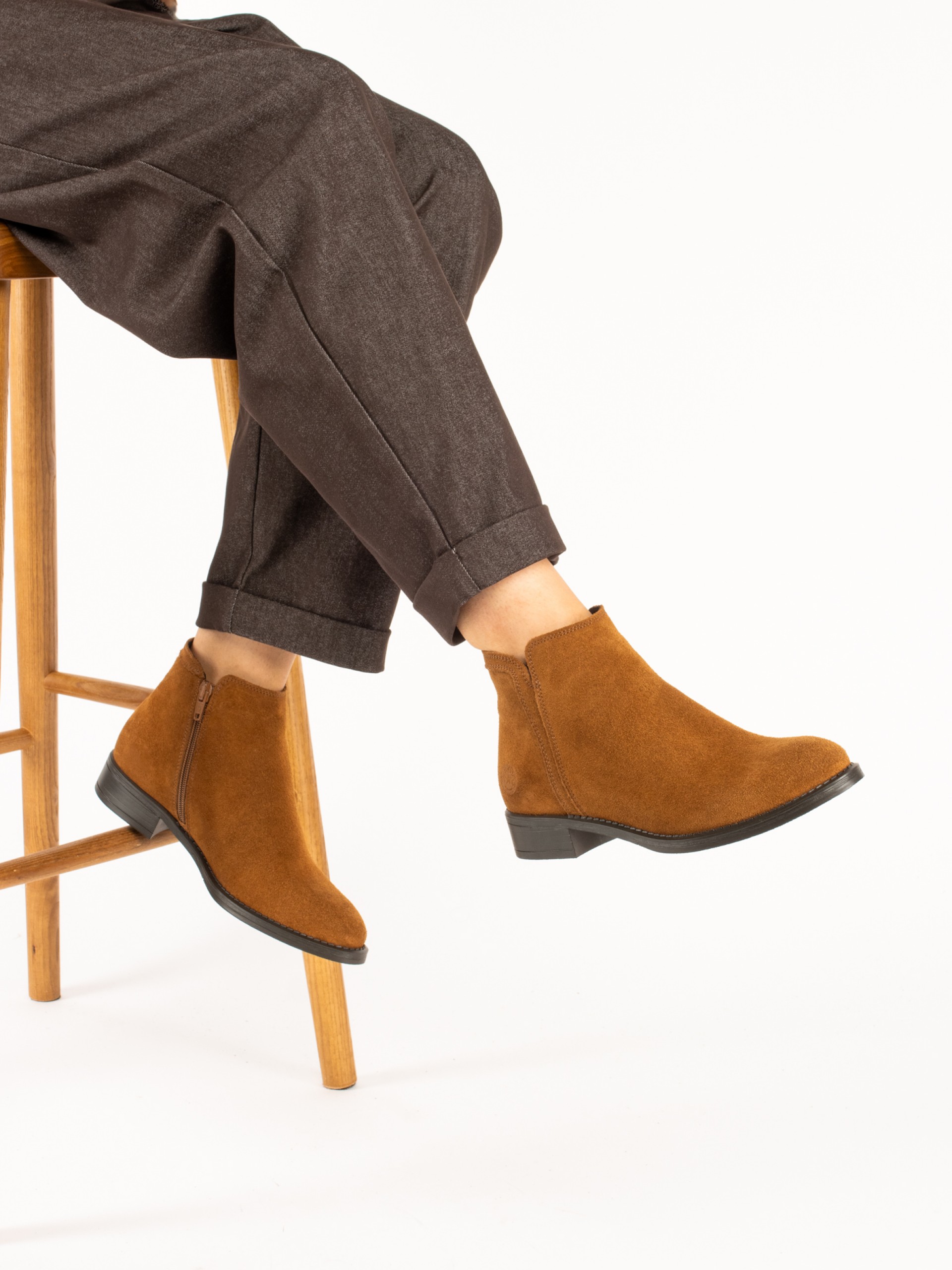 Flat suede ankle boot