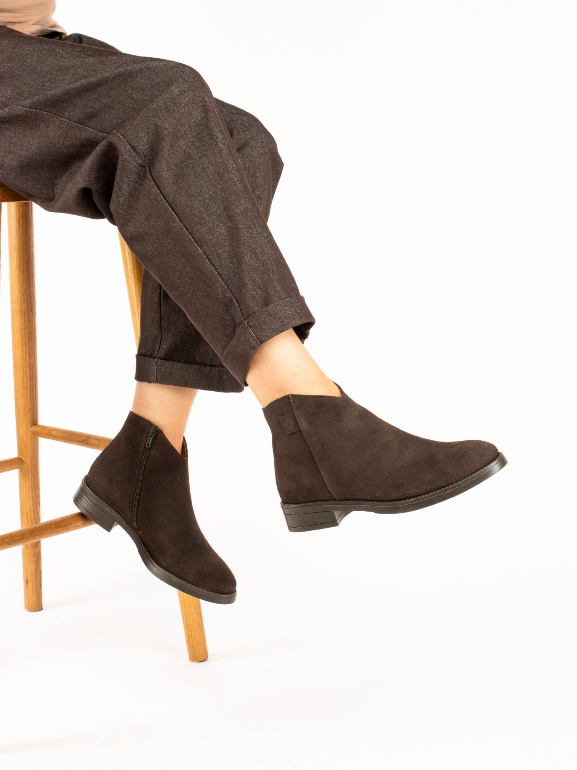 Flat suede ankle boot