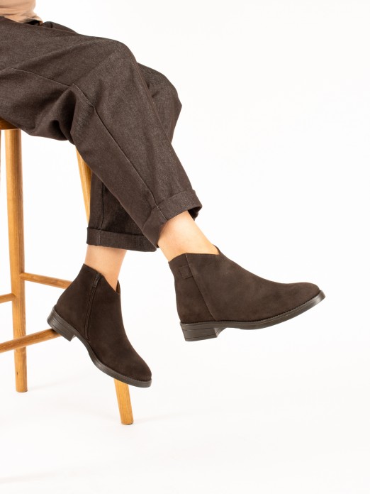 Flat suede ankle boot