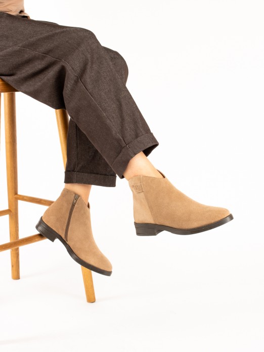 Flat suede ankle boot