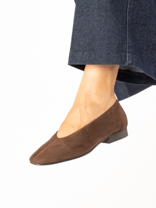 Flat shoe in nubuck leather Flat shoe in nubuck leather