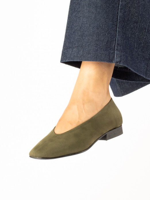 Flat shoe in nubuck leather Flat shoe in nubuck leather