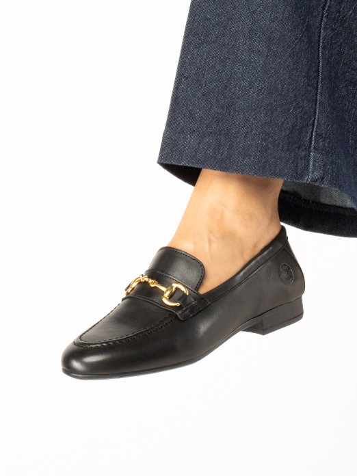 Mocassim em Pele com Detalhe Dourado Mocassim em Pele com Detalhe Dourado