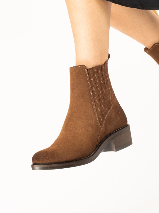 Botim em Camurça com elástico Botim em Camurça com elástico