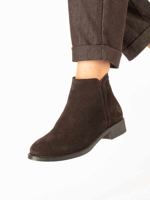 Flat suede ankle boot Flat suede ankle boot