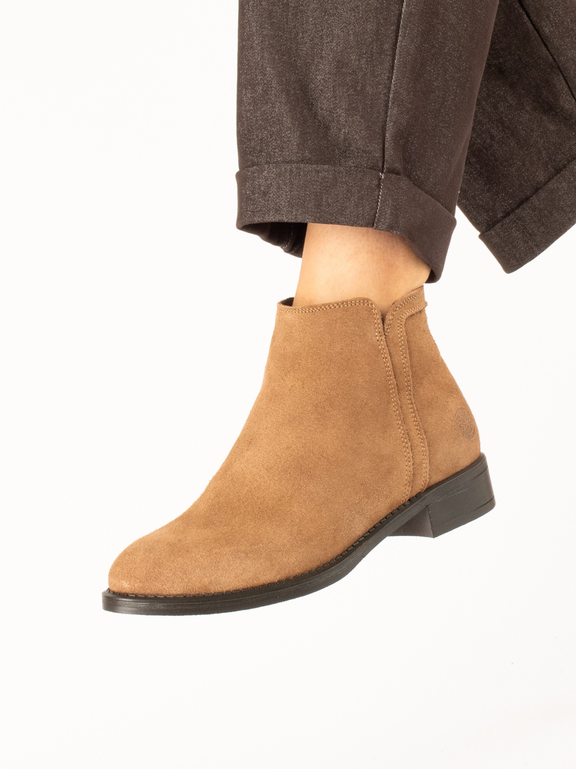 Flat suede ankle boot