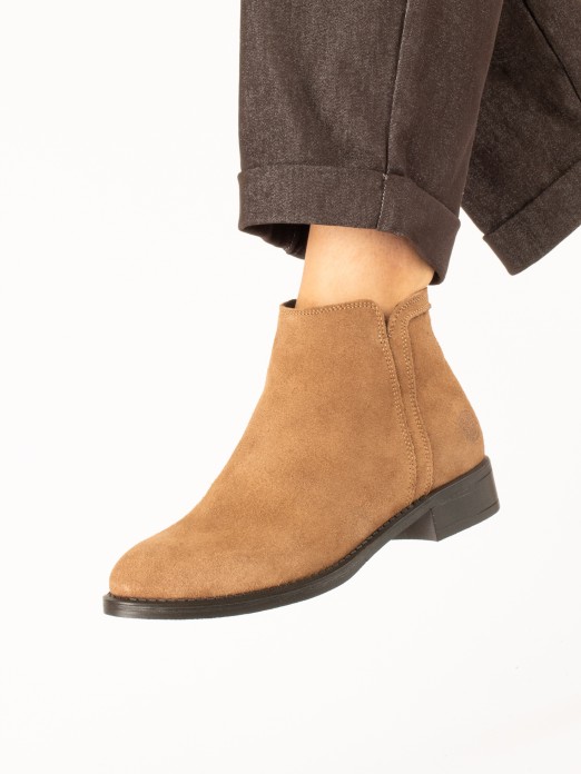 Flat suede ankle boot Flat suede ankle boot