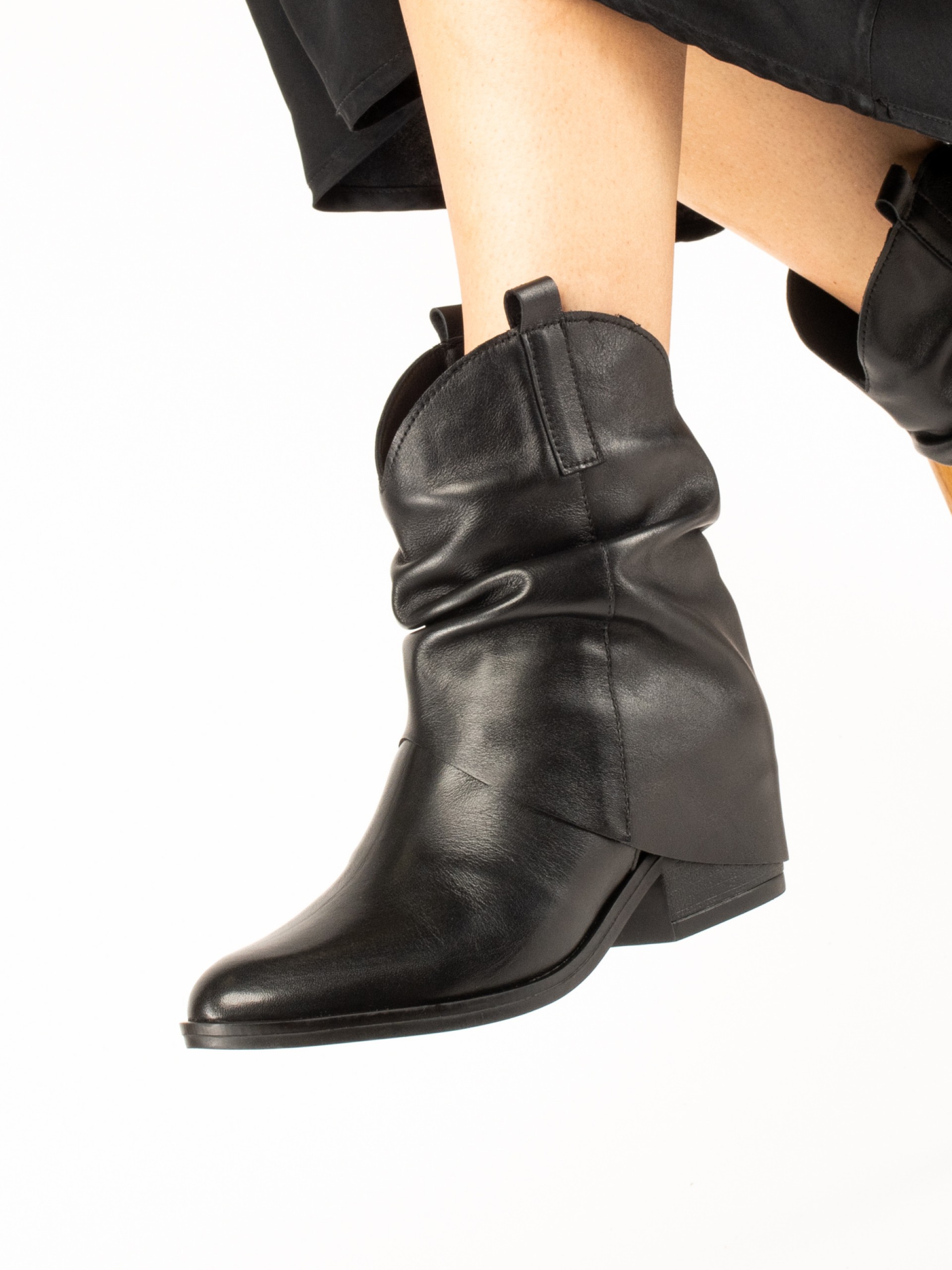 Bota em Pele com Cano Duplo