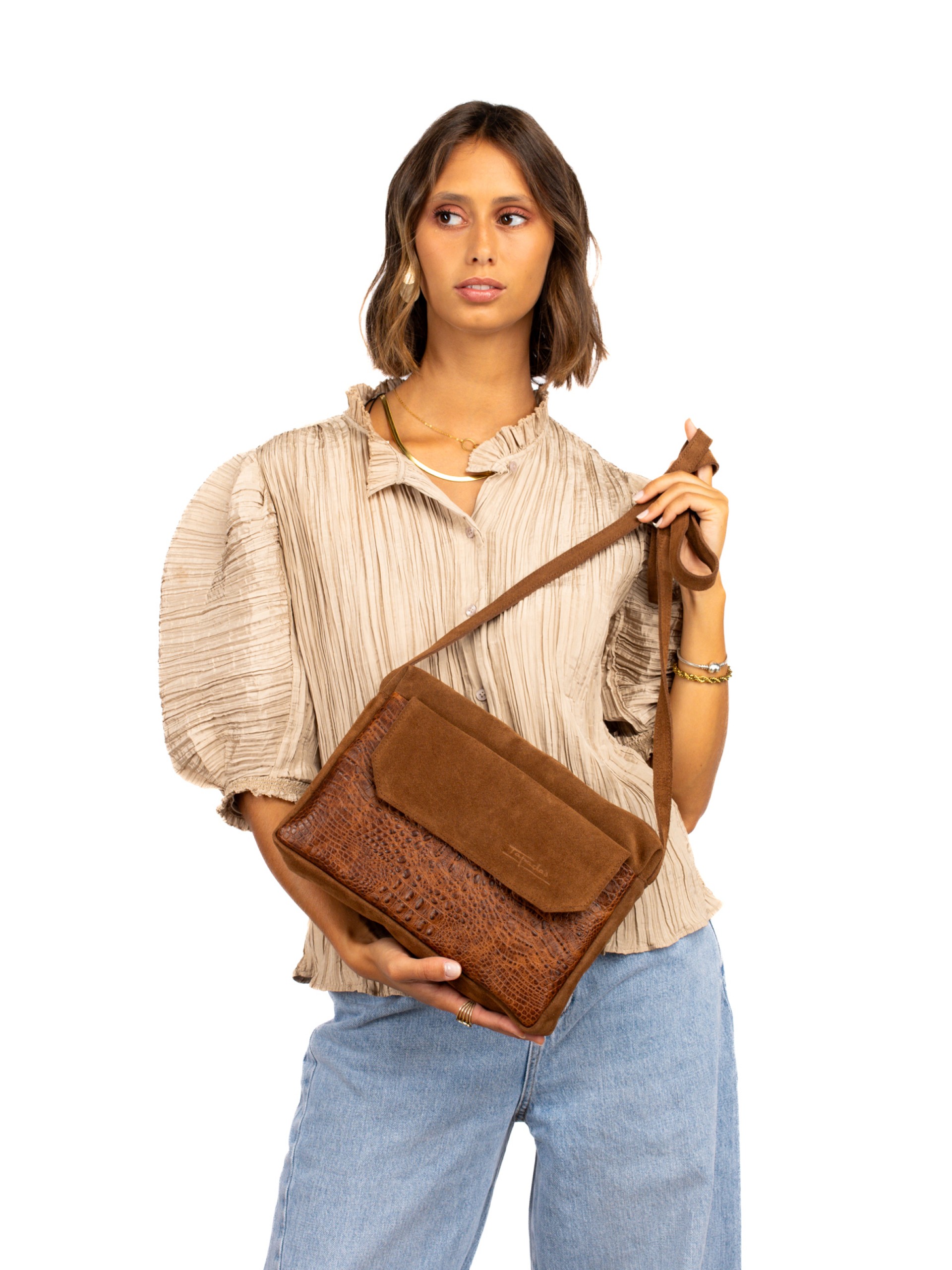 Shoulder bag in suede and crocodile leather.