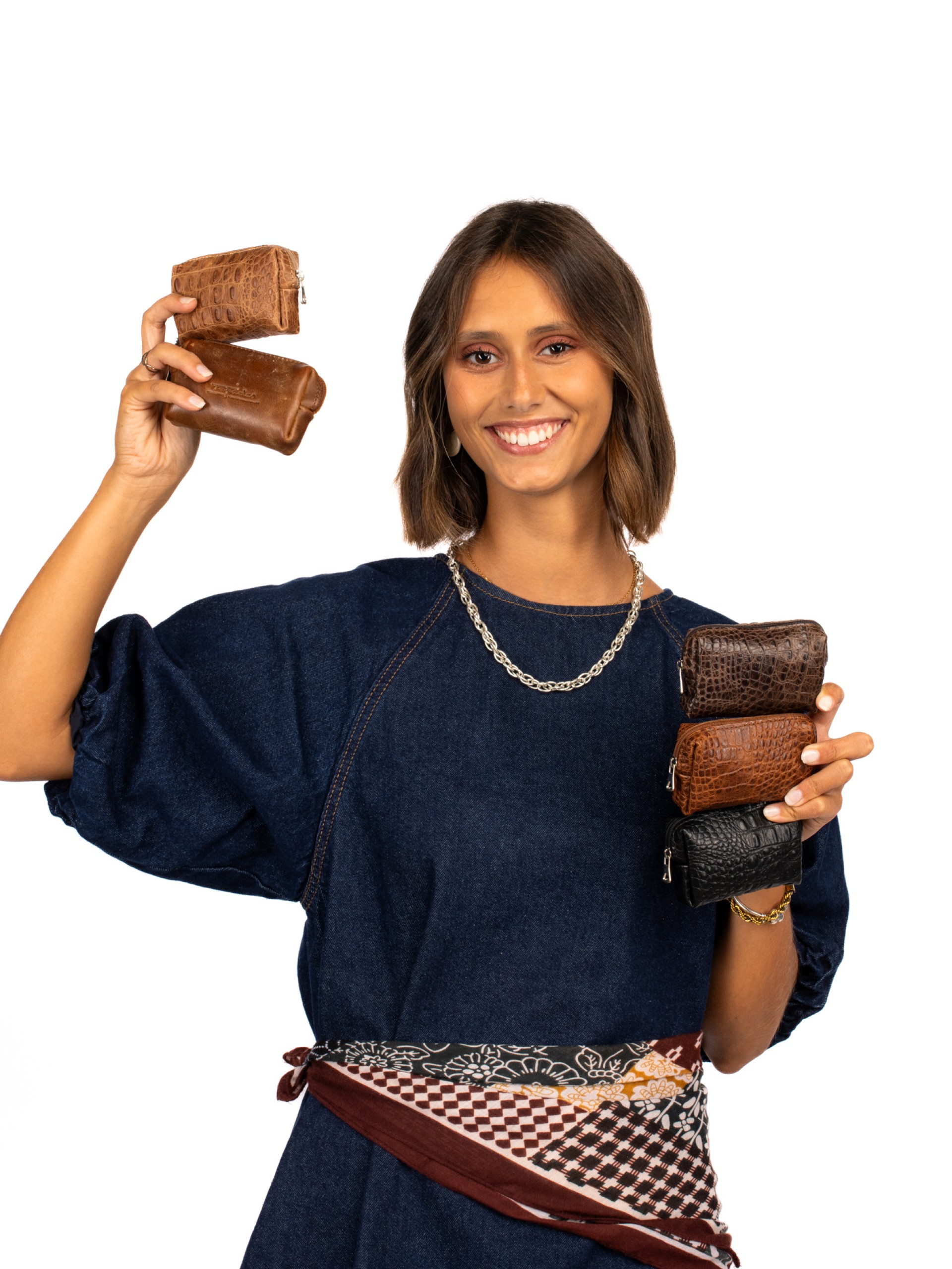 Coin purse in suede and crocodile skin.