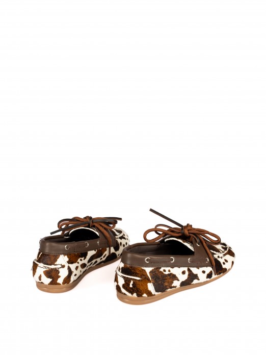 Fur moccasin with laces